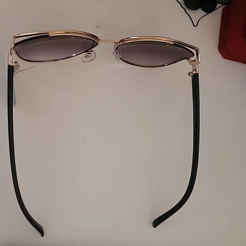 Brand New Womans Sunglasses - Picture 3 of 5